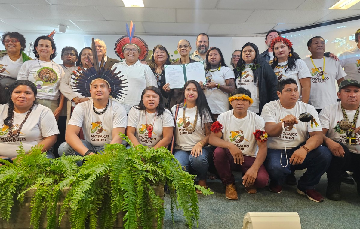Lideranças do Mosaico Gurupi com a ministra Marina Silva, na cerimônia de reconhecimento do Mosaico Gurupi. Foto: Andreza Baré/Acervo ISPN