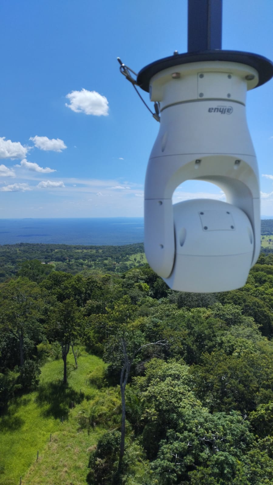 Torre de monitoramento de focos de incêndio instalada no Parque Nacional da Serra da Bodoquena, em Mato Grosso do Sul Foto: Divulgação/Fundação Neotrópica e Instituto Terra Brasilis